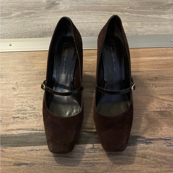 Bandolino Dark Brown Suede Heels With Buckle Strap, Size 8 - Picture 2 of 12